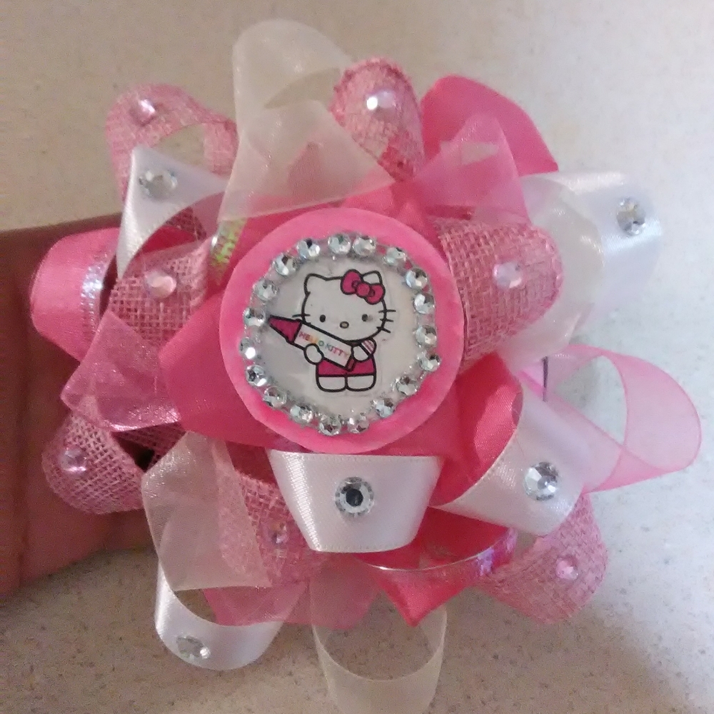 Hello Kitty Mini Corsage Pin (kids)